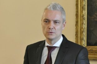 80795_kezamrok 640x420.jpg