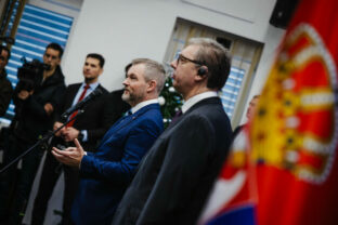 81142_54998222937_990549aec7_c 640x420.jpg