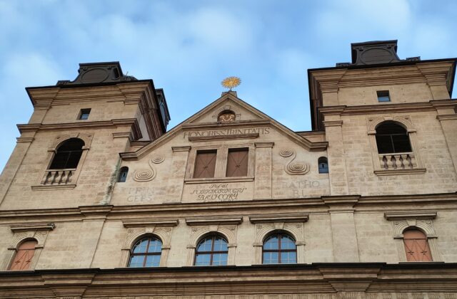 81286_pohlad na priecelie kostola 640x420.jpg