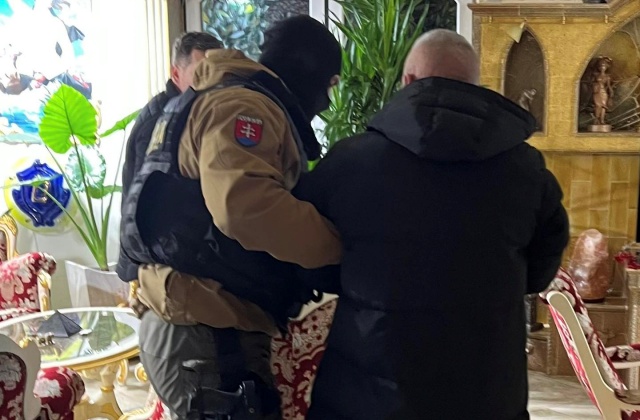 81956_policia kvetinar2.jpg