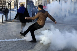 88677_virus_outbreak_europe_protests_49806 99f50a1b48274ee196fd7a48b831ab87 640x420.jpg