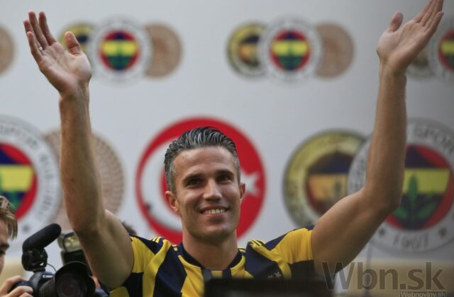 89043_van persie chce v turecku vyhravat dojali ho tisice fanusikov 640x420.jpg