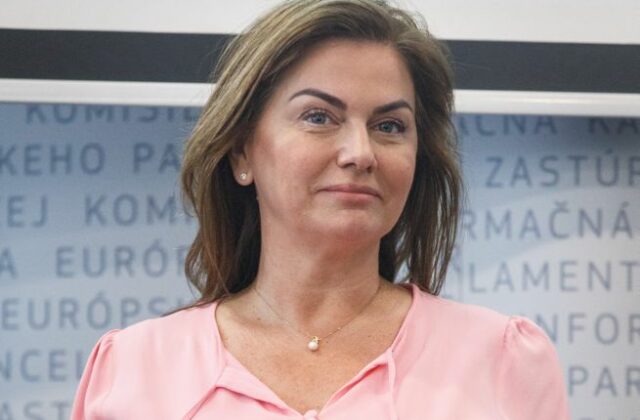 89538_monika benova 640x420.jpg
