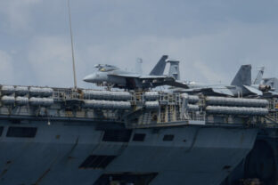 89608_panama_us_warship_14333 640x420.jpg
