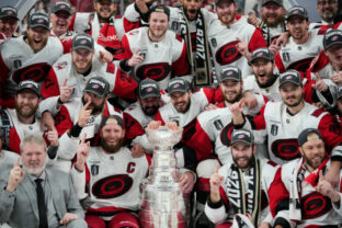 89629_stanley_cup_hurricanes_golden_knights_hockey_1921_ 640x420.jpg