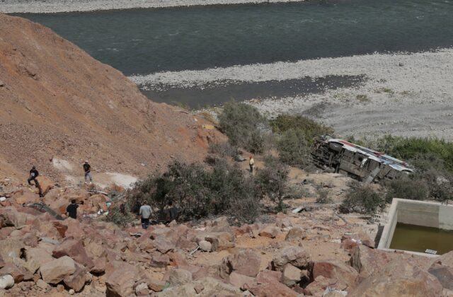 89662_peru_bus_crash_99102 640x420.jpg