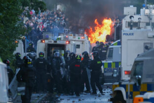 89877_britain_northern_ireland_stabbing_protests_47787 640x420.jpg