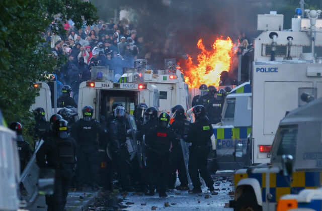 89877_britain_northern_ireland_stabbing_protests_47787 640x420.jpg