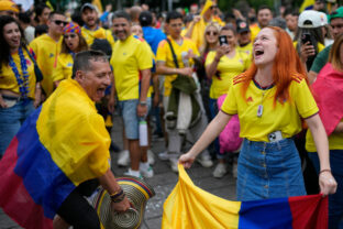 89912_colombia_fans 640x420.jpg