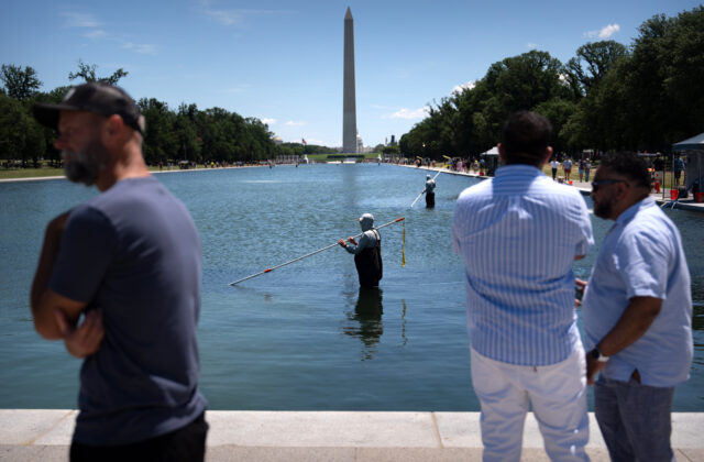 90254_lincoln_memorial_reflecting_pool_52612 640x420.jpg