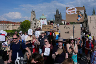 90296_czech_republic_protest_19251 640x420.jpg