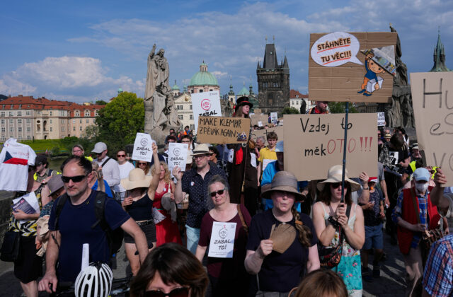 90296_czech_republic_protest_19251 640x420.jpg