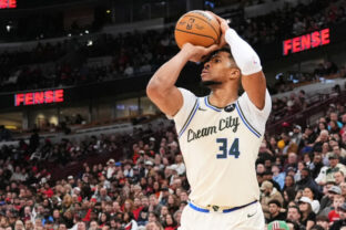 90476_bucks_bulls_basketball_18726 640x420.jpg
