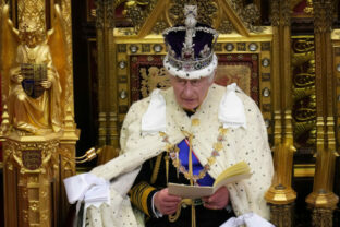 90786_aptopix_britain_politics_kings_speech_57894 scaled 1 640x420.jpg