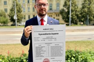 91165_igor simko a jeho vysvedcenie pre kosickeho zupana rastislava trnku 640x420.jpg
