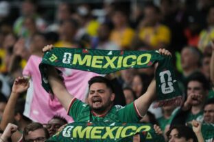 91289_ecuador_mexico_wcup_soccer_26791 640x420.jpg