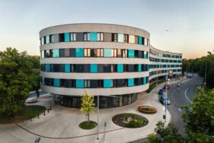 91305_atrium_02 640x420.jpg