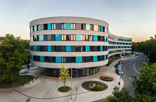 91305_atrium_02 640x420.jpg