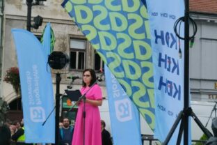 91325_viceprimatoka kosic lucia gurbalova na proteste scaled 1 640x420.jpg
