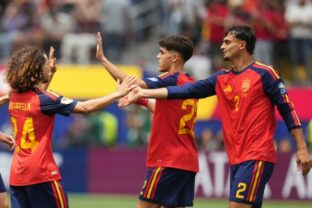 91436_austria_spain_wcup_soccer_77128 640x420.jpg