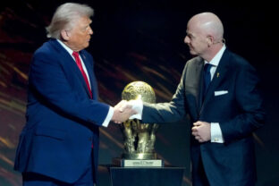 91506_ye_sports_politics_trump_12200 640x420.jpg