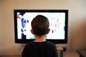 Neškodná zábava, alebo problém? Čo robiť, ak sú vaše deti závislé na televízore?
