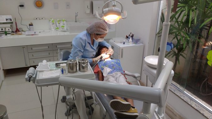 Návšteva ambulancie bez stresu: Pomôžte vášmu dieťaťu zbaviť sa strachu zo zubára