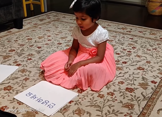 Dieťa s výnimočným talentom: Dievčatko dokáže povedať “ahoj” v 25 jazykoch