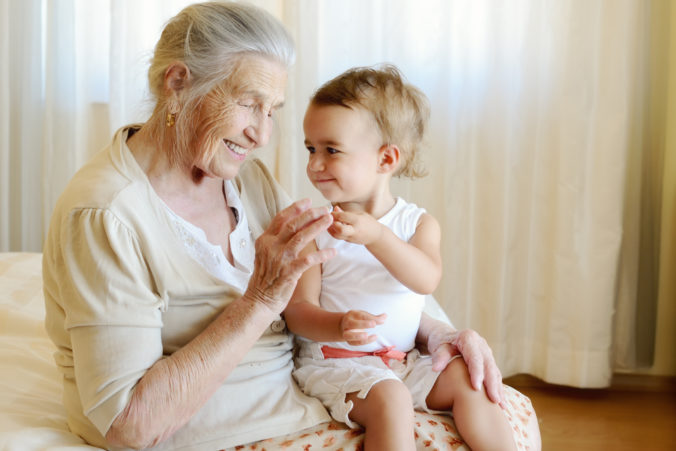 Babičky sú pre deti moc dôležité, ale babička z matkinej strany má ešte jedno podstatné plus.
