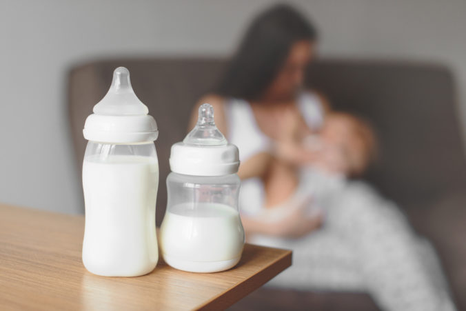 Materské mlieko inaktivuje vírus SARS CoV 2, tvrdí štúdia