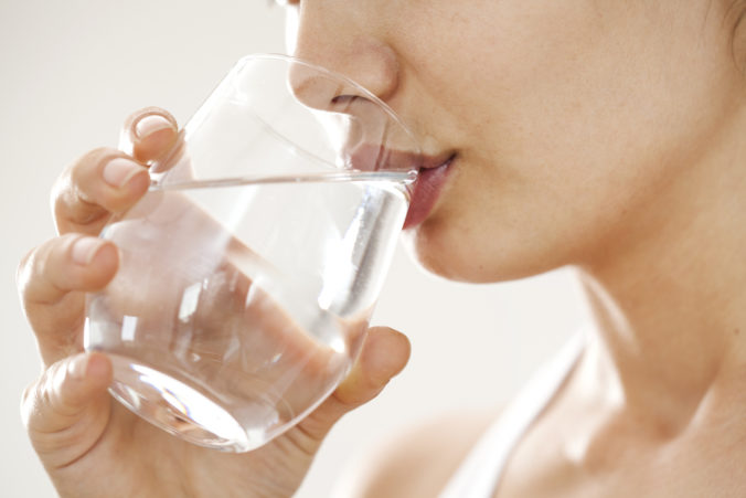 Takto musíte piť vodu, aby ste začali chudnúť a podporili váš metabolizmus