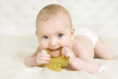 Trápi vaše bábätko rast zubov? Zvládnete to bez bolesti a plaču