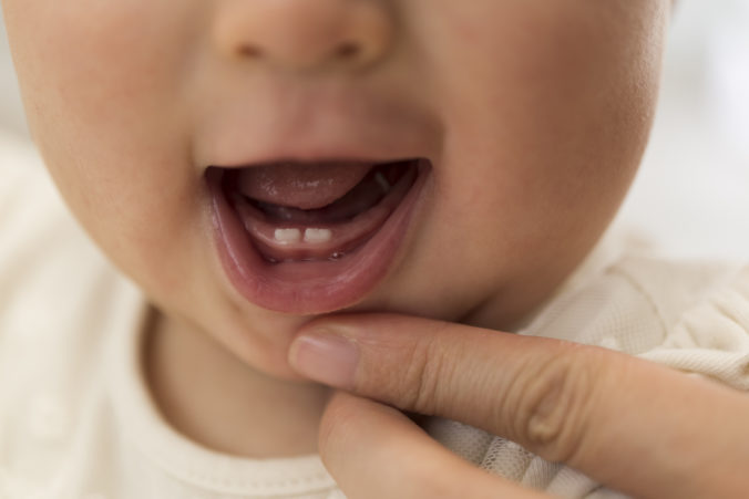 Trápi vaše dieťa rast zubov? Takto to zvládnete bez bolesti a plaču