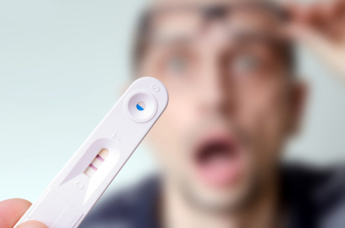 Muž si urobil tehotenský test, zostal v šoku z výsledku