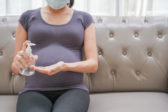 Koronavírus v tehotenstve. Aké sú jeho príznaky a naozaj predstavuje hrozbu?