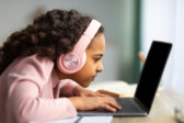Čo hrozí deťom na internete?