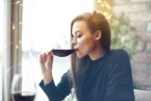 Vedci potvrdzujú, že alkohol má na ženy špecifické škodlivé účinky