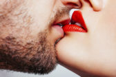 Častejšie bozkávanie rovná sa lepší sex, spokojnejší vzťah aj viac orgazmov