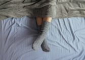 Prekvapí vás, čo všetko môže ovplyvniť spanie v ponožkách