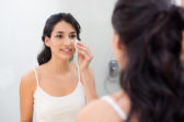 Pleťová starostlivosť: Dôsledky zanedbávania večerného umývania tváre