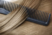 Zachráňte svoje vlasy: Prečo a ako čistiť kefy a hrebene