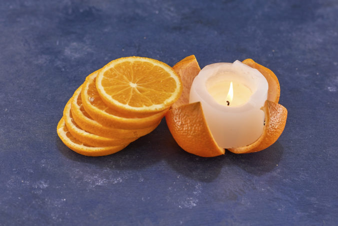 sviečka z pomarančových šupiek