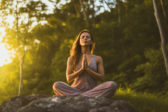 Poznáte dôvody, prečo je dobré meditovať?