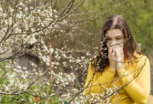 Peľová sezóna je tu: Ako sa pripraviť a chrániť pred alergiami