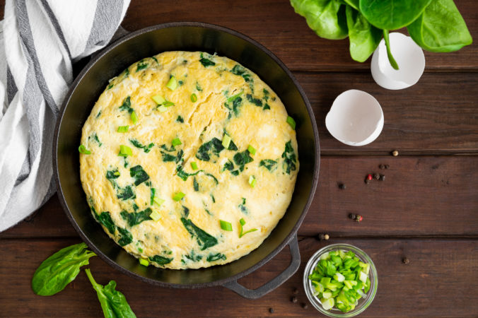 Špenátovo-chlebová omeleta na zelený štvrtok ako stvorená