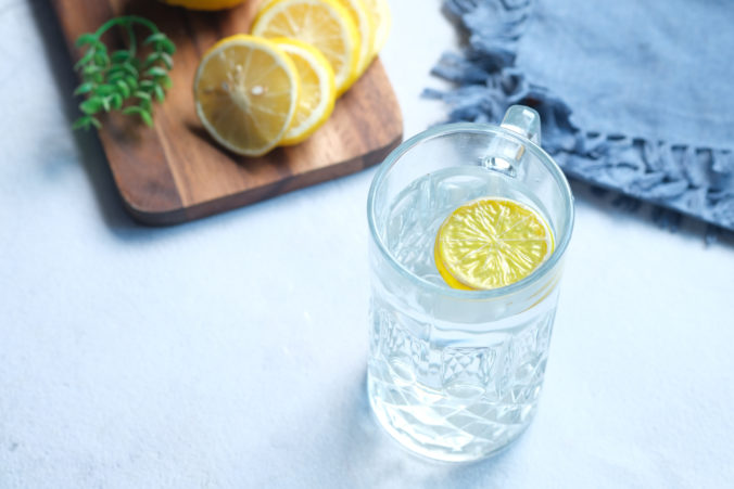 voda s citrónom