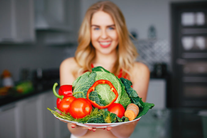 Ako jesť viac zeleniny? Prepašujte ju do jedálnička a oklamte sami seba