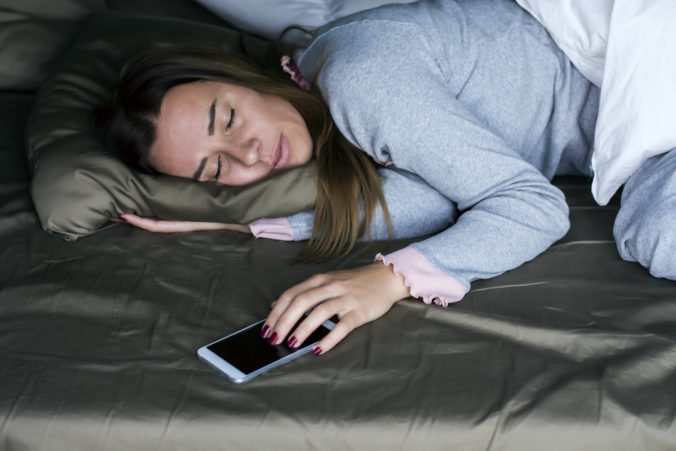 Prečo nespať s mobilom pri hlave
