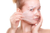 Vyskúšajte peeling napríklad aj pri akné