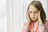 7 viet, ktoré dokážu dieťa zraniť na celý život – prestaňte ich používať skôr, než bude neskoro